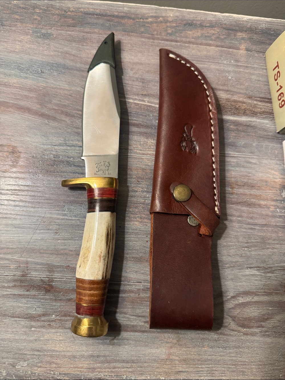 Trophy Stag Hunting Knife with Genuine Stag Horn Handle andBrown Leather Sheath - Picture 3 of 7